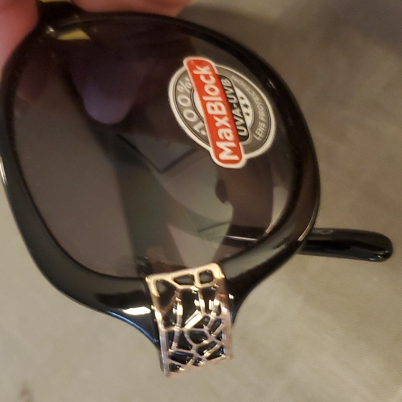 Foster Grant Sunnies - Picture 5 of 6